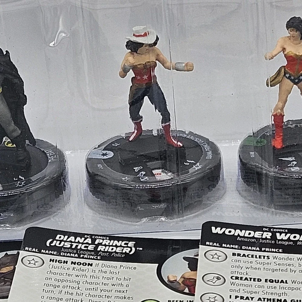 Lot of 5 DC HeroClix Flashpoint Figures with Cards - The Bat, Wonder Woman, The